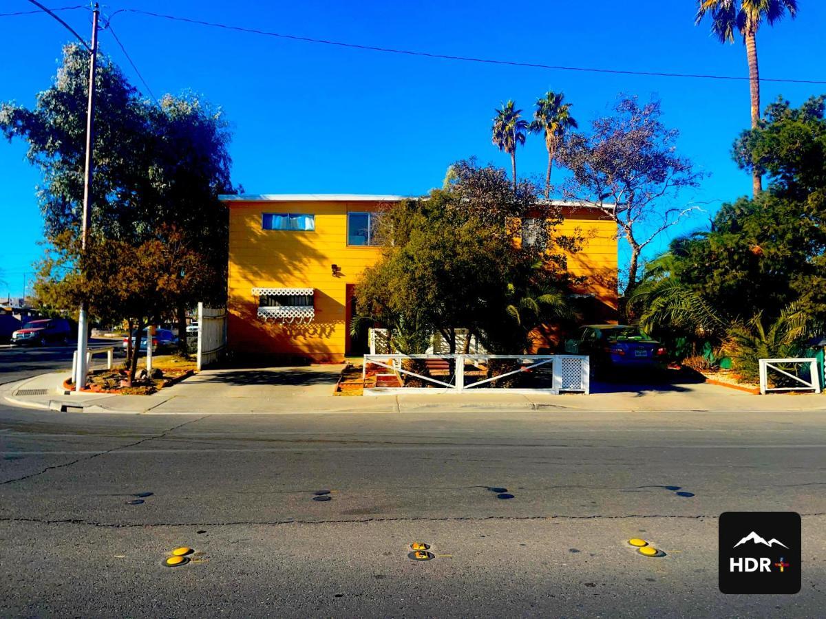 The Yellow Penthouse Llc Las Vegas Exterior photo